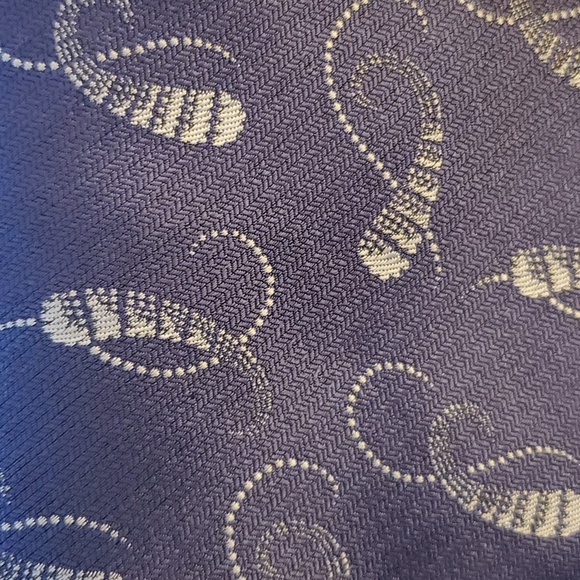 Men's Necktie - Picture 3 of 3